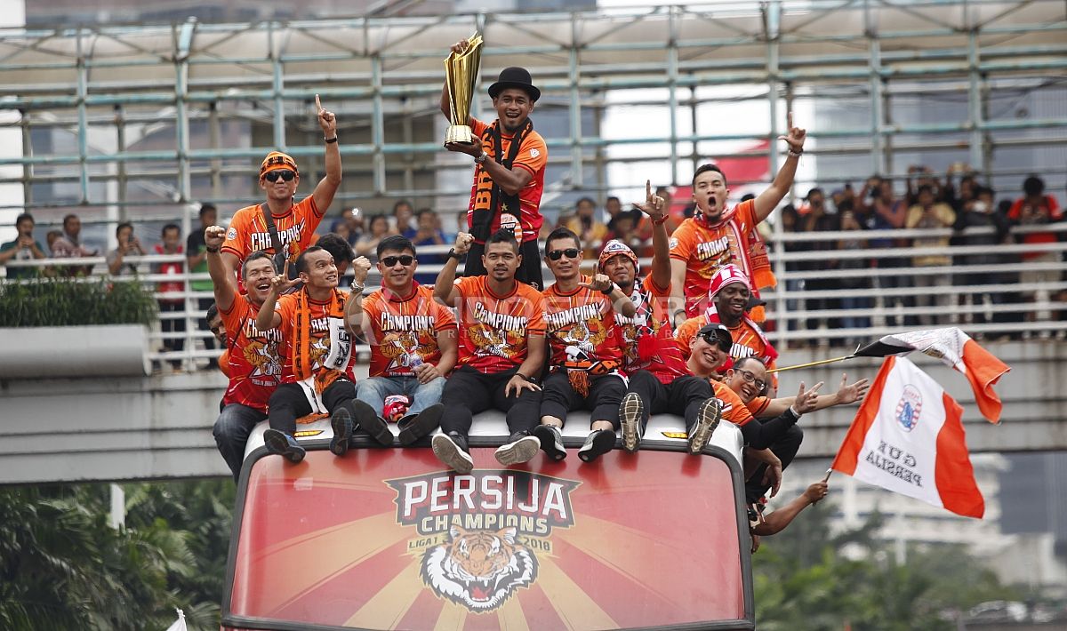 para Jakmania lakukan konvoi Juara Liga 1 2018 Copyright: © Indosport/ Herry Ibrahim