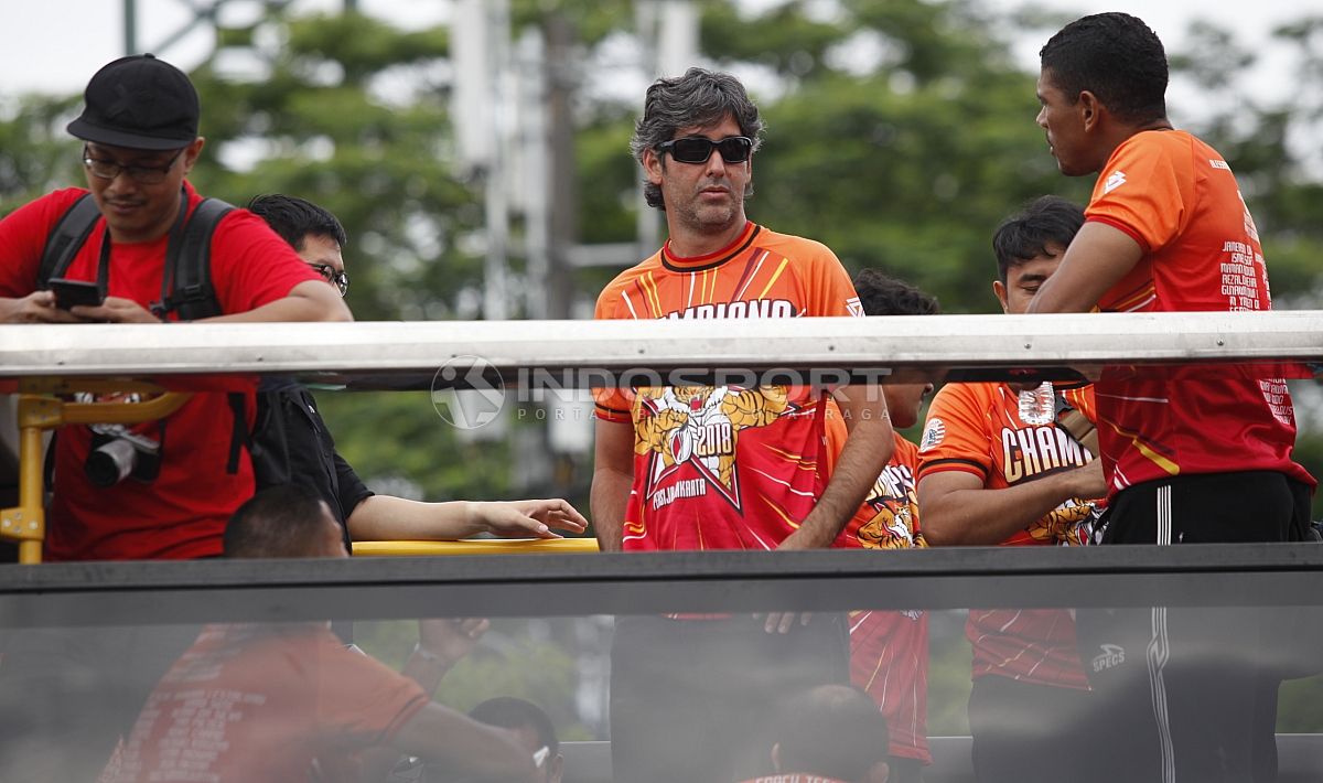 Aksi Teco di Konvoi juara Liga 1 2018. Copyright: © Indosport/ Herry Ibrahim