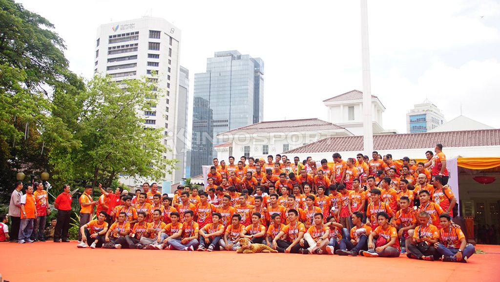 Aksi Pemain Persija Jakarta dan Jakmania konvoi setelah menjuarai Liga 1 2018. Copyright: © Muhammad Nabil/Soicaumienbac.cc
