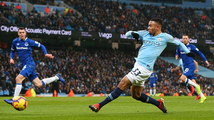 Pemain Manchester City, Gabriel Jesus saat menjebol gawang Everton. Copyright: © Getty Images