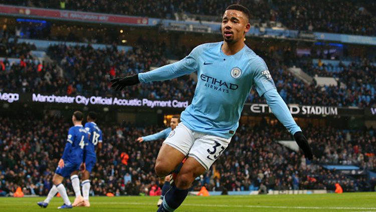 Selebrasi Gabriel Jesus setelah mejebol gawang Everton. Copyright: © Getty Images