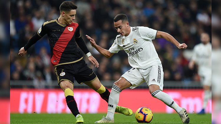 Lucas Vazquez dan Alex Moreno saat bersaing di La Liga Spanyol. Copyright: © Getty Images