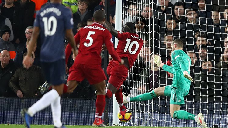 Sadio Mane saat menjebol gawang De Gea. Copyright: © Getty Images