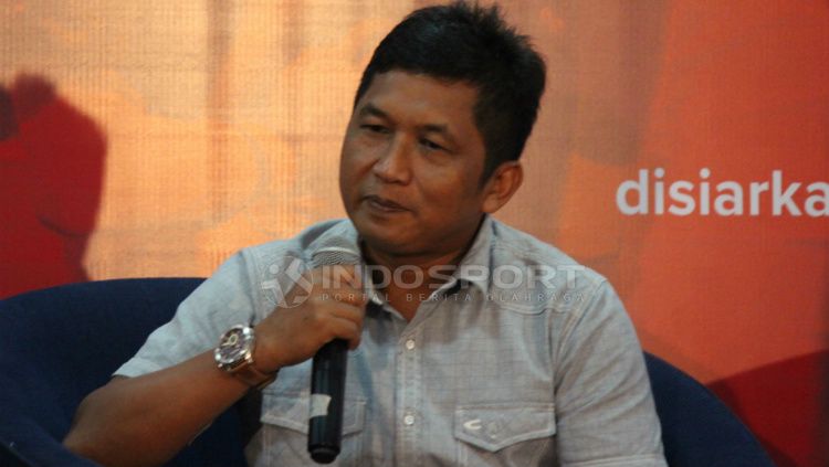 Manajer Madura FC Januar Herwanto saat acara diskusi PSSI Harus Baik di Graha Pena. Copyright: © Fitra Herdian/INDOSPORT