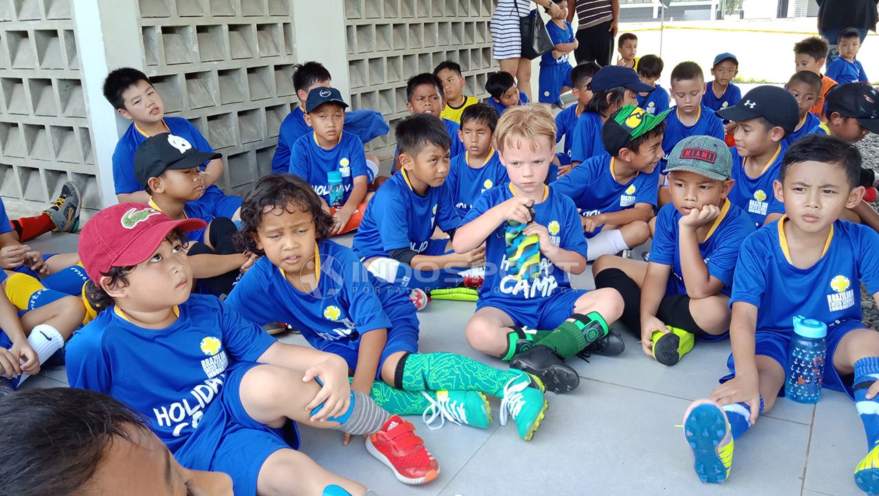 Ilustrasi sekolah sepak bola. Copyright: © Shintya Anya Maharani/Indosport.com