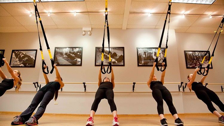 Latihan TRX bersama-sama di gym Copyright: © Reistertown