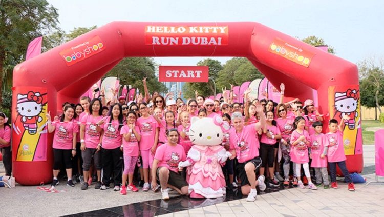 Para peserta berpakaian warna merah muda (pink) di acara Hello Kitty Run di Dubai Copyright: © Sport360