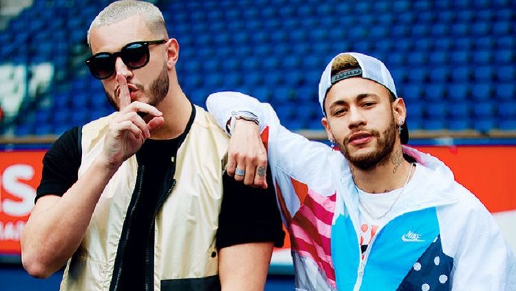 Neymar dan DJ Snake terlibat dalam promosi tur dunia FIFA19 oleh EA Sport. Copyright: &copy; Billboard