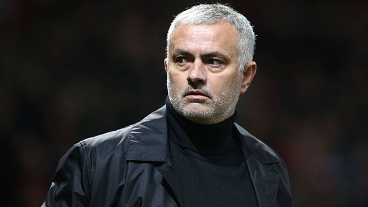 Jose Mourinho, kini menjadi salah satu pelatih berpengalaman yang menganggur dan tengah dikaitkan ke Newcastle United. Copyright: © Getty Images