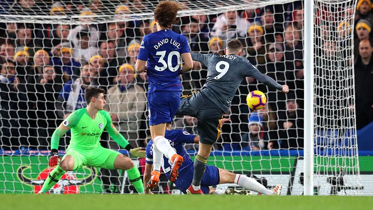 Jamie Vardy saat mencetak gol ke gawang Leicester City. Copyright: © Clive Rose/Getty Images