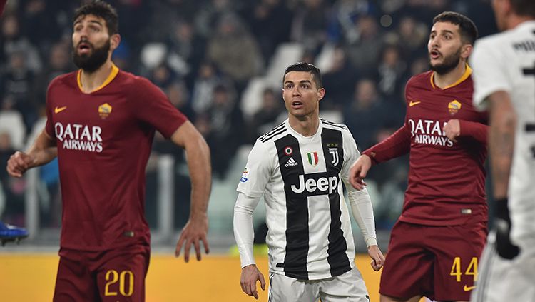 Cristiano Ronaldo saat tampil membela Juventus melawan AS Roma beberapa waktu lalu. Copyright: © Tullio M. Puglia/Getty Images