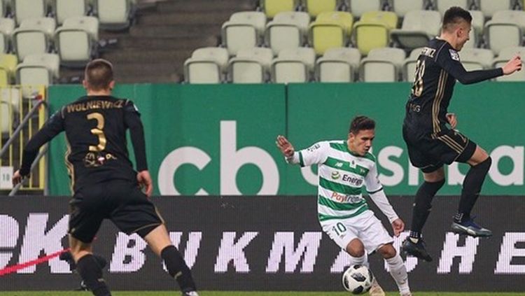 Egy Maulana Vikri menjalani debut di tim utama Lechia Gdansk. Copyright: © Instagram.com/egymaulanavikri
