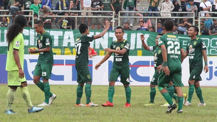 Irfan Jaya menggenapi gol Persebaya menjadi 4-2. Copyright: © Media Persebaya