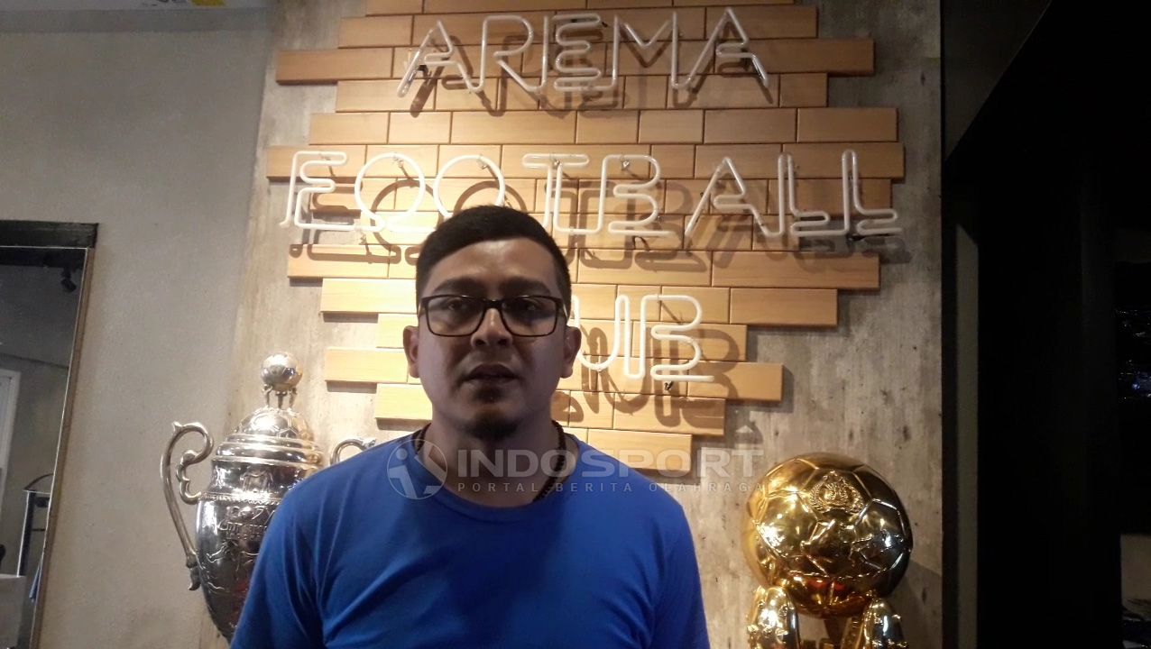 Manajer Divisi Bisnis dan Marketing Arema FC, Yusrinal Fitriandi, menegaskan bahwa komposisi sponsor Singo Edan masih utuh jelang kembalinya Liga 1 2020. Copyright: © Ian Setiawan/Indosport.com
