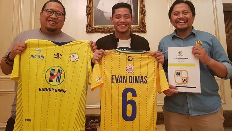 Evan Dimas resmi ke Barito Putera. Copyright: © Instagram.com/psbaritoputeraofficial