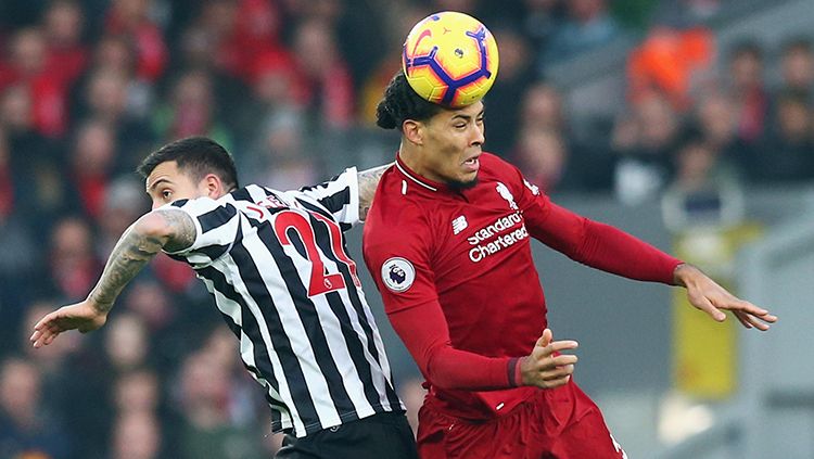 Virgil van Dijk melakukan sundulan. Copyright: © Jan Kruger/Getty Images