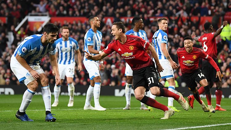 Nemanja Matic usai mencetak gol ke gawang Huddersfield. Copyright: © Gareth Copley/Getty Images