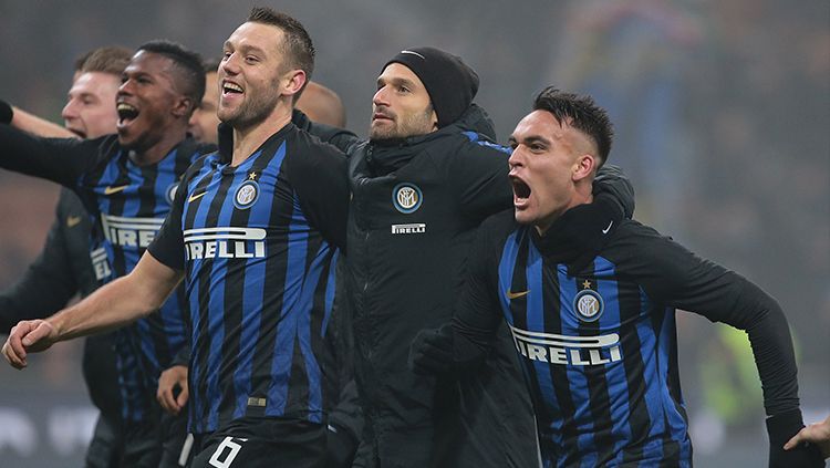 Para pemain Inter Milan merayakan kemenangan atas Napoli. Copyright: © Emilio Andreoli/Getty Images