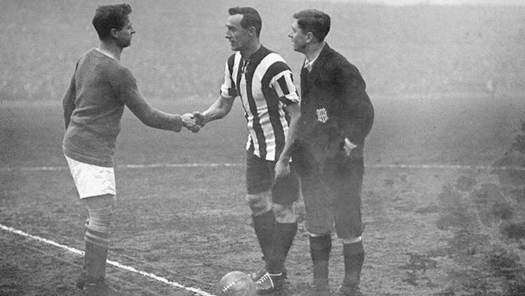 Manchester united vs liverpool 1915 Copyright: © Istimewa