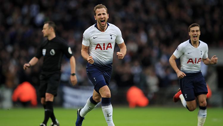 Harry Kane berselebrasi usai mencetak gol ke gawang Wolves. Copyright: © Marc Atkins/Getty Images