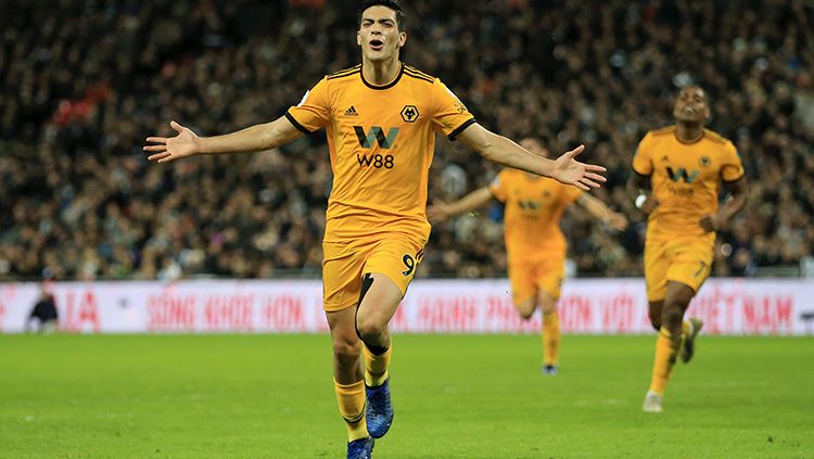 Raul Jimenez bisa jadi pengganti Harry Kane di lini depan Tottenham Copyright: © Marc Atkins/Getty Images