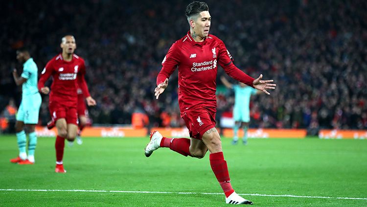 Roberto Firmino berselebrasi usai mencetak gol. Copyright: © Getty Images