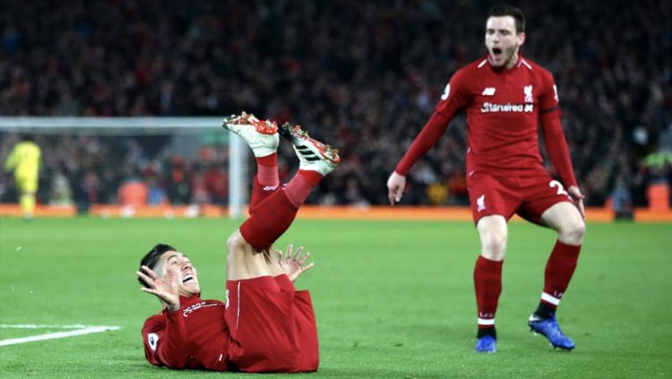 Roberto Firmino berselebrasi usai mencetak gol. Copyright: © Twitter.com/MirrorFootball