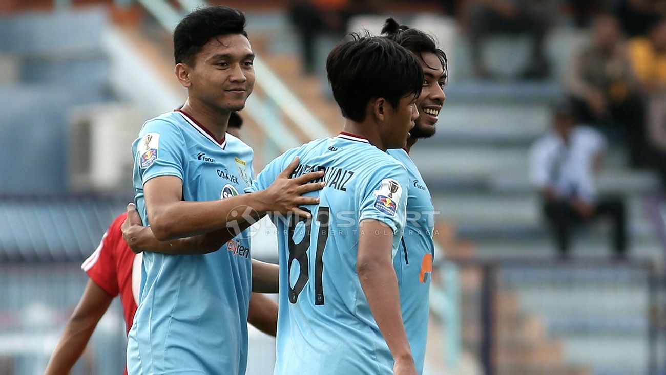 Pemain Persela Lamongan saat latihan. Copyright: © Ian Setiawan/Indosport.com