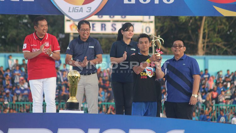 Persik Kediri mendapat gelar tim fair play. Copyright: © INDOSPORT/Ronald Seger Prabowo