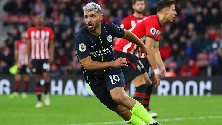 Sergio Aguero berselebrasi usai mencetak gol ke gawang Southampton. Copyright: © Getty Images