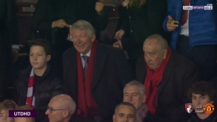 Sir Alex Ferguson kembali tersenyum di Old Trafford. Copyright: © Sportbible