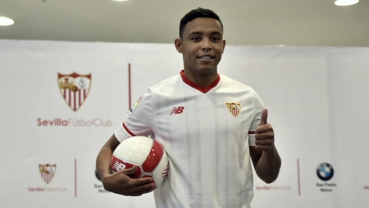 Pemain depan Sevilla, Luis Muriel. Copyright: © Sevilla FC