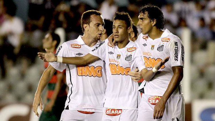 Diogo Luis Santo (kanan) saat satu tim bersama Neymar di Santos. Copyright: © os lusitanos