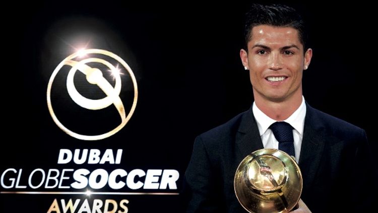 Cristiano Ronaldo menerima penghargaan Globe Soccer Awards 2018 Copyright: © INDOSPORT