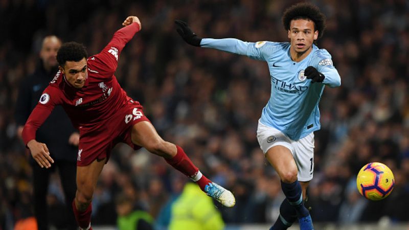 Leroy Sane (kanan) saat melewati Trent-Alexander Arnold di laga melawan Liverpool. Copyright: © Getty Images