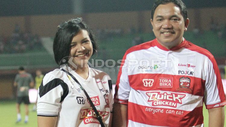 Annisa Zhafarina bersama sang ayah, Achsanul Qosasih. Copyright: © Ian Setiawan/INDOSPORT