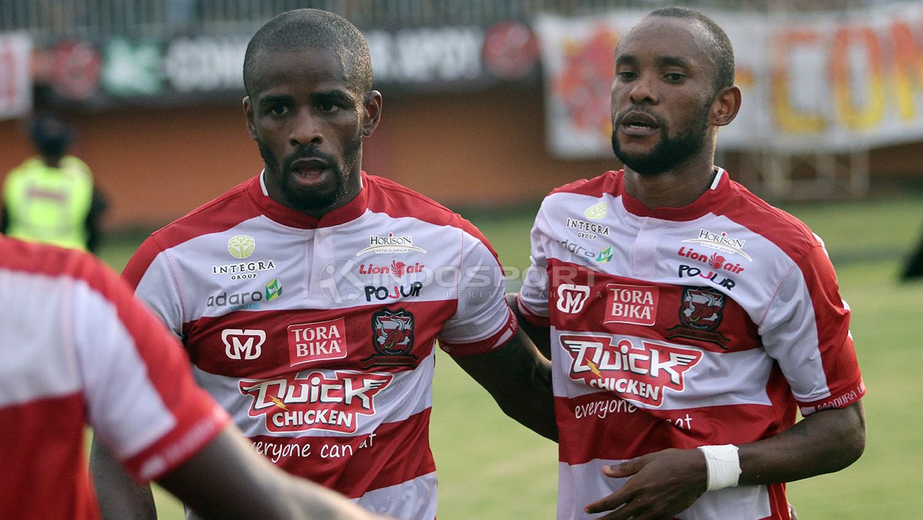 Pemain Madura United, Greg Nwokolo. Copyright: © Ian Setiawan/Indosport.com