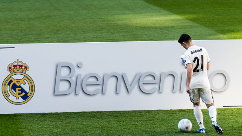 Pemain AC Milan, Ibrahim Diaz, saat baru diperkenalkan oleh Real Madrid. Copyright: © Getty Images