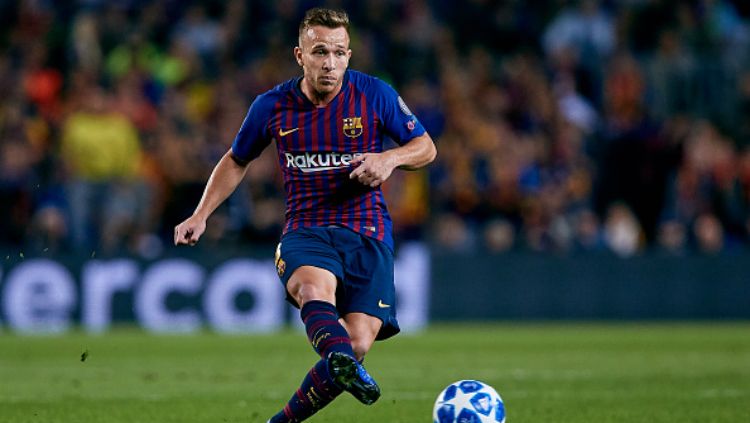 Pemain sepak bola Barcelona, Arthur Melo, mengungkapkan rasa bangganya bisa menjadi incaran dari raksasa Serie A Liga Italia, Inter Milan. Copyright: © Getty Images