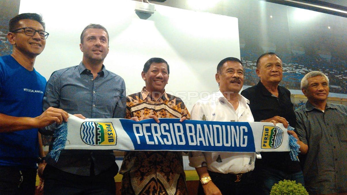 Pelatih Persib Bandung, Miljan Radovic. Copyright: © Arif Rahman/Indosport.com
