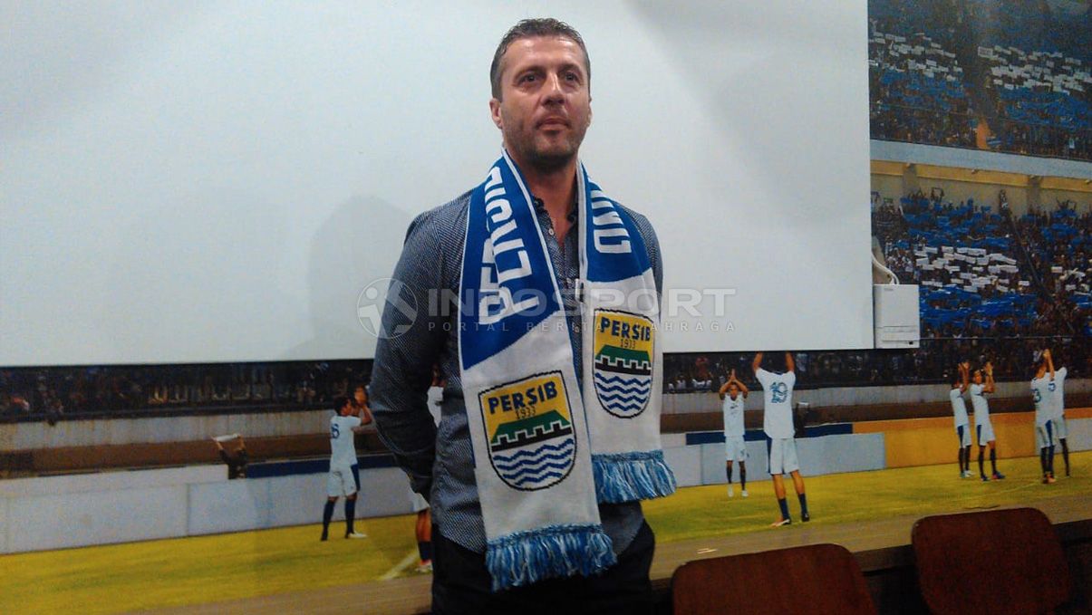 Pelatih Persib Bandung, Miljan Radovic. Copyright: © Arif Rahman/Indosport.com