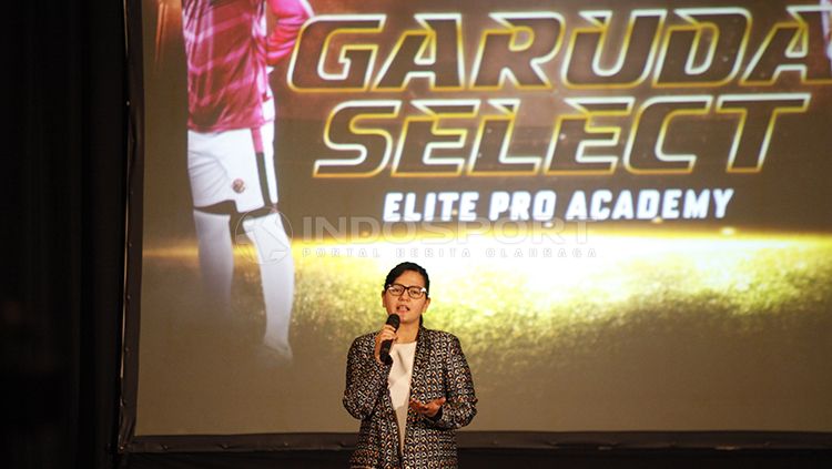 Jumpa pers acara Garuda Select Elite Pro Academy yang dihadiri Ratu Tisha dan legenda Chelsea, Dennis Wise. Copyright: © Herry Ibrahim/INDOSPORT