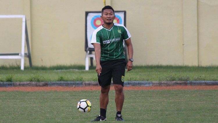 Mantan pelatih PS TIRA, Rudy Eka Priyambada, masuk ke dalam tim kepelatihan Persebaya. Copyright: © Fitra Herdian/INDOSPORT
