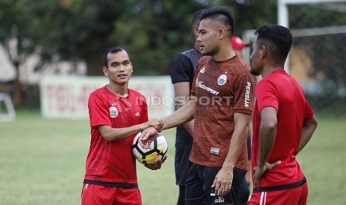 Sayap lincah Persija, Riko Simanjuntak sudah ikut berlatih dengan rekan-rekannya. Copyright: © Herri Ibrahim/Indosport.com