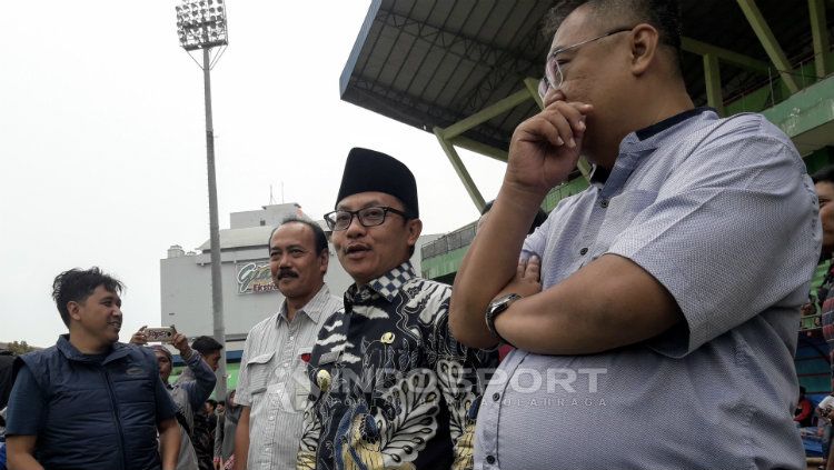 Wali Kota Malang, Sutiaji saat hadir dalam latihan Arema FC. Copyright: © Ian Setiawan/INDOSPORT