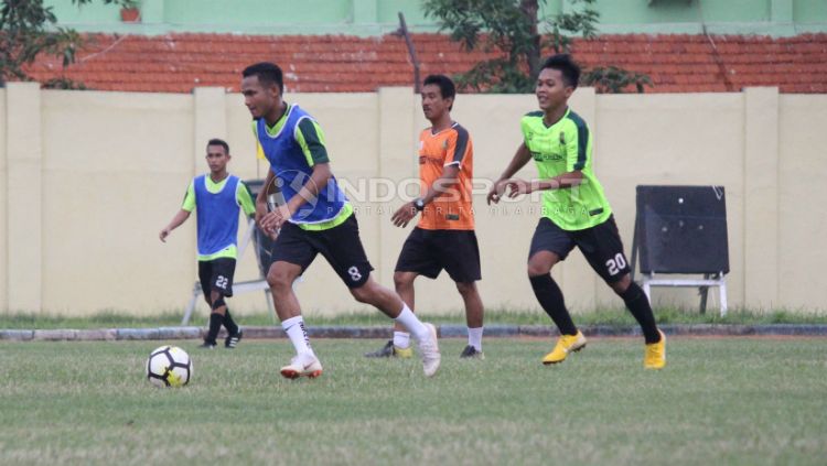 Persebaya Surabaya berlatih tanding dengan Persebaya U-19 di Lapangan Jenggolo, Sidoarjo. Kamis (10/1/19). Copyright: © Fitra Herdian Ariestianto/INDOSPORT