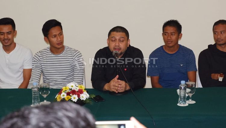 Proses perkenalan 6 pemain baru PSM Makassar. Copyright: © Wira Wahyu Utama/INDOSPORT