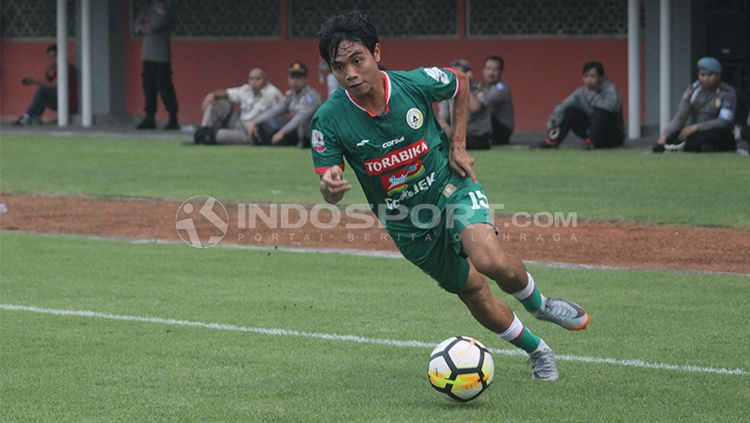 Pemain sepak bola dari klub Liga 1 Indonesia, PSS Sleman, yang bernama Rangga Muslim Perkasa, ternyata lebih memilih untuk merapat ke Bhayangkara FC tahun ini. Copyright: © INDOSPORT/Ronald Seger Prabowo