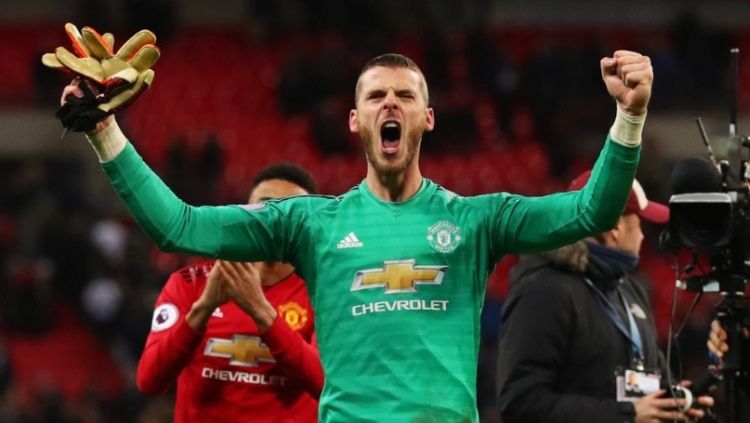 Kiper Manchester United, David de Gea usai kemenangan melawan Tottenham Hotspur, Senin (14/01/19) Copyright: © Twitter / Manchester United