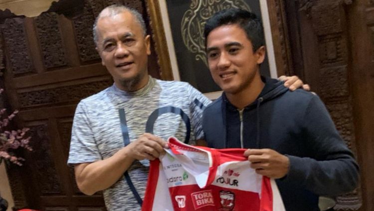 Roni Gufroni Almakruf saat diperkenalkan Madura United Copyright: © Madura United